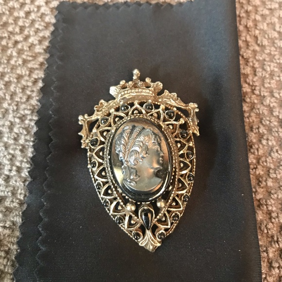 Vintage cameo brooch - Picture 1 of 10
